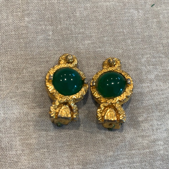 Jewelry - Green jade clip earrings. Vintage